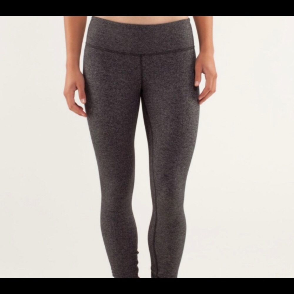 Lululemon chevron patterned leggings size 6.
